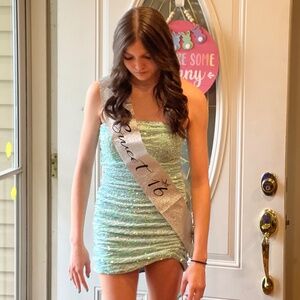 Dresses worn 1x size xs and small stretchy